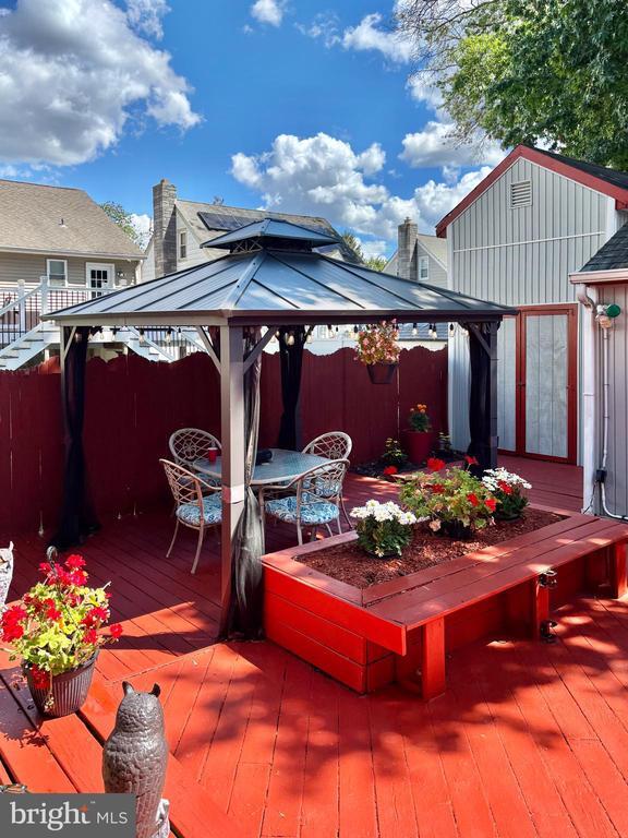 Building Photo - 46 Roosevelt Ave