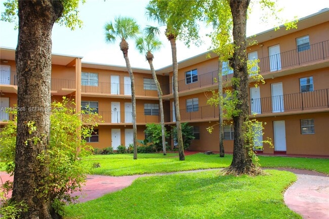 Building Photo - 1280 W 54th St