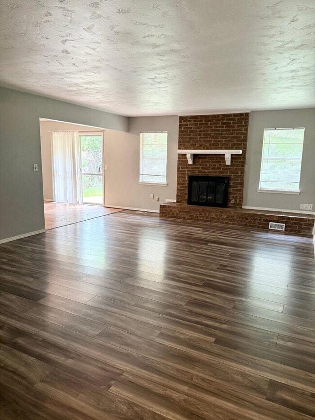 Building Photo - Charming  4-Bedroom Home in the Village!