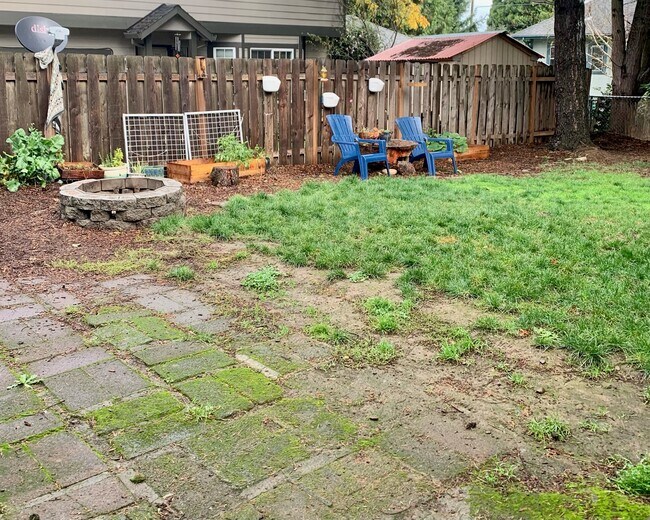 Building Photo - 4544 NE 95th Ave