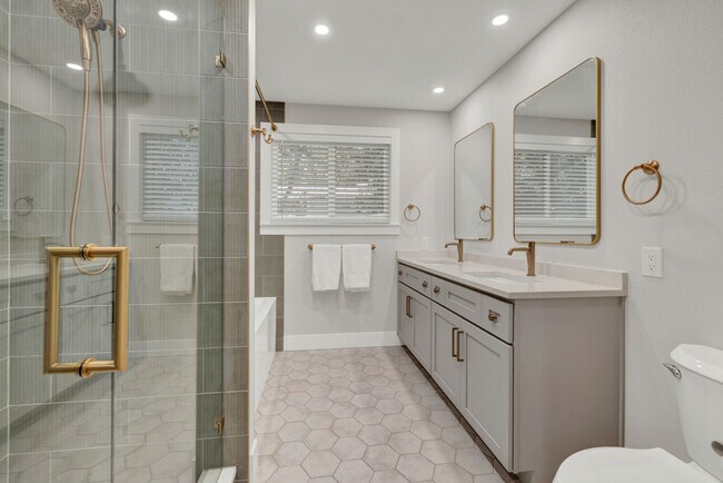 Building Photo - 1017 W Martin Luther King Dr