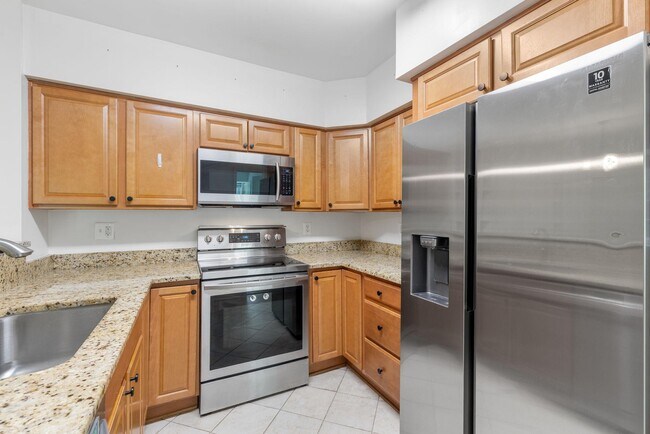 Building Photo - 6910 Victoria Dr