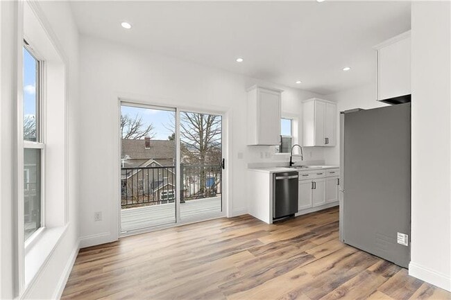 Building Photo - 379 Beaver St