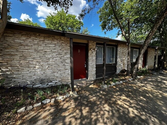 Primary Photo - 310 Craigmont Dr