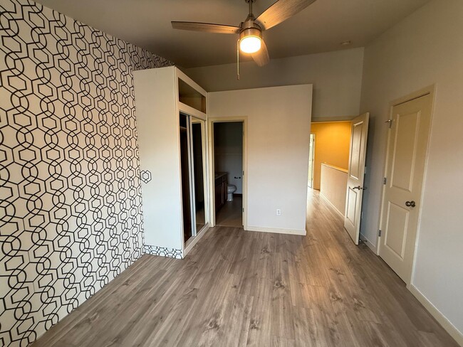 Building Photo - Experience Comfortable Living at The Camde...