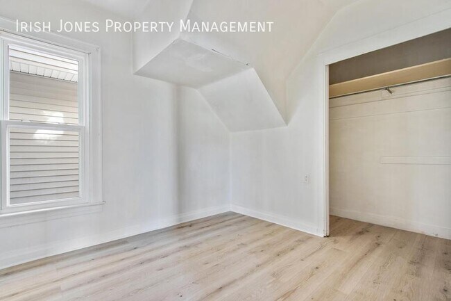 Building Photo - 189 Cazenovia St
