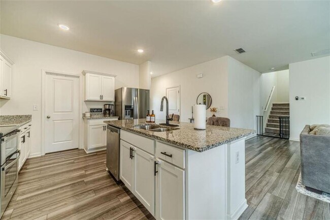 Building Photo - 222 Knightsbridge Ln