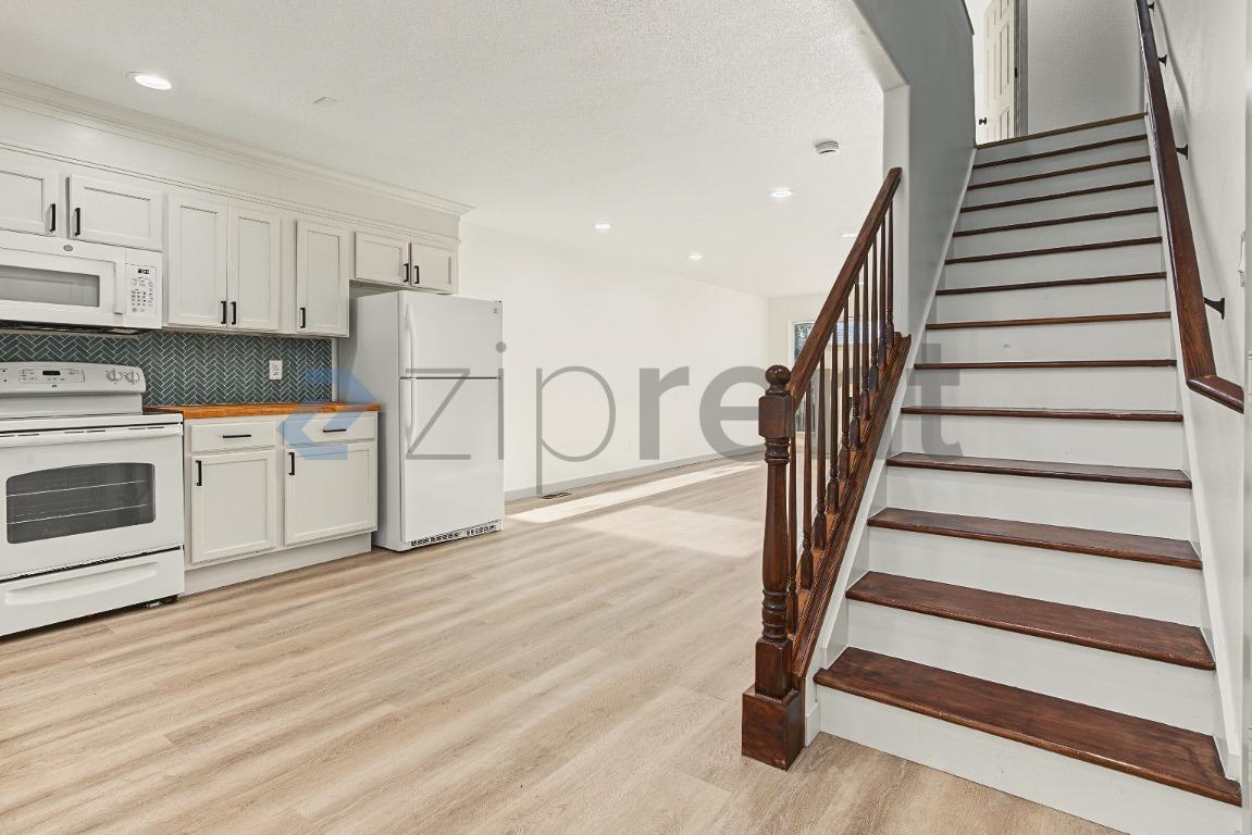 Building Photo - Unit