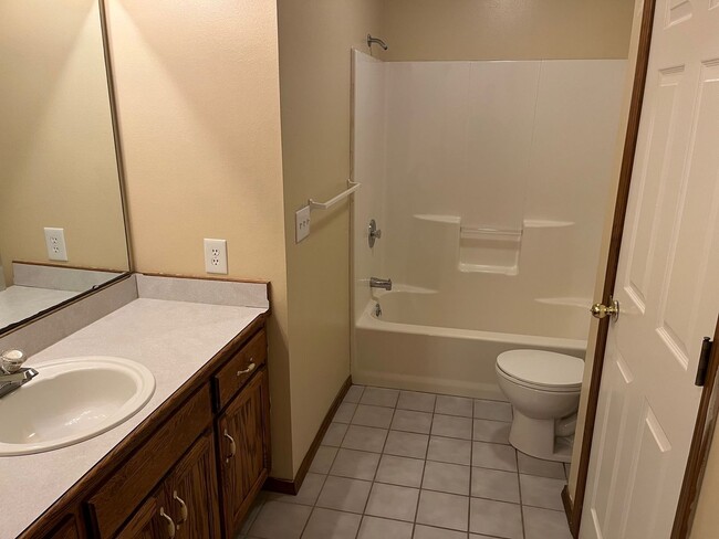 Building Photo - 3 Bed/ 2 Bath home in Nixa, MO