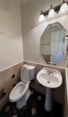 Building Photo - 1401 Summercrest Ln