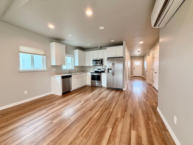 Building Photo - GORGEOUS LA PINE HOME! LARGE FENCED YRD, PELLET STOVE, UPGRADED KITCHEN & MORE!!