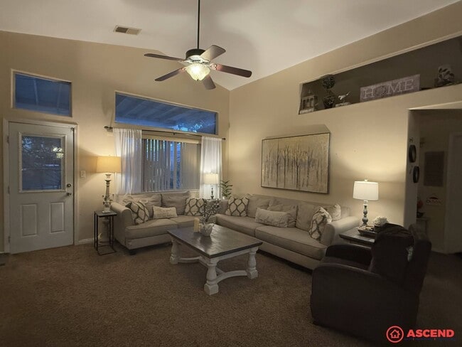 Building Photo - Stunning Home In Rosedale!