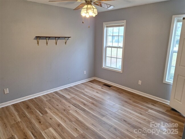 Building Photo - 228 Sheffield Dr