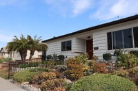 Building Photo - 985 W 9th St