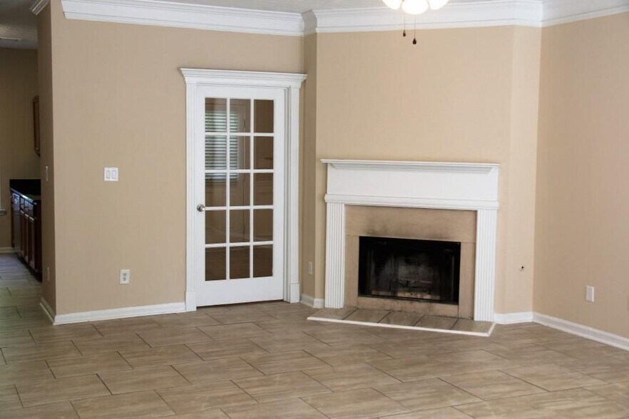 Building Photo - 962 Tree Creek Blvd