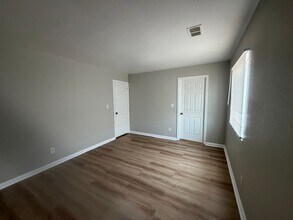 Building Photo - Experience Luxury Living at Bellagio Living II: Modern Apartments in Lawrence, Indiana