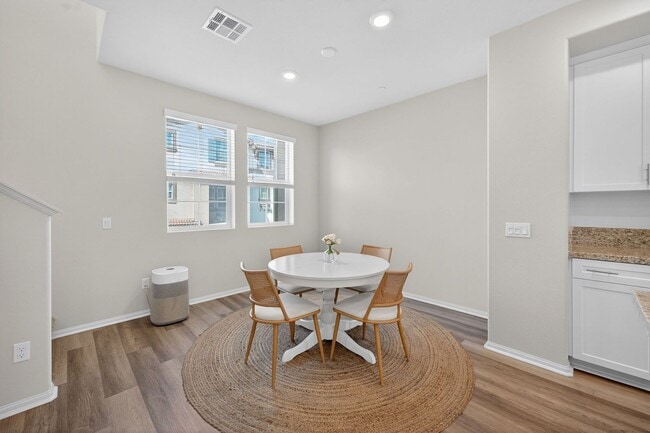 Building Photo - 40379 Melrose Dr
