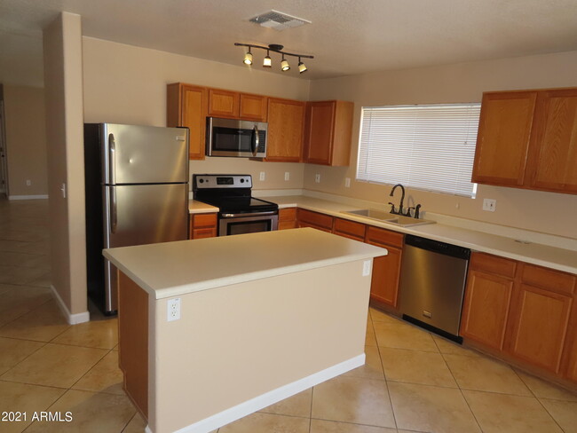 Building Photo - 33816 N Cherry Creek Rd