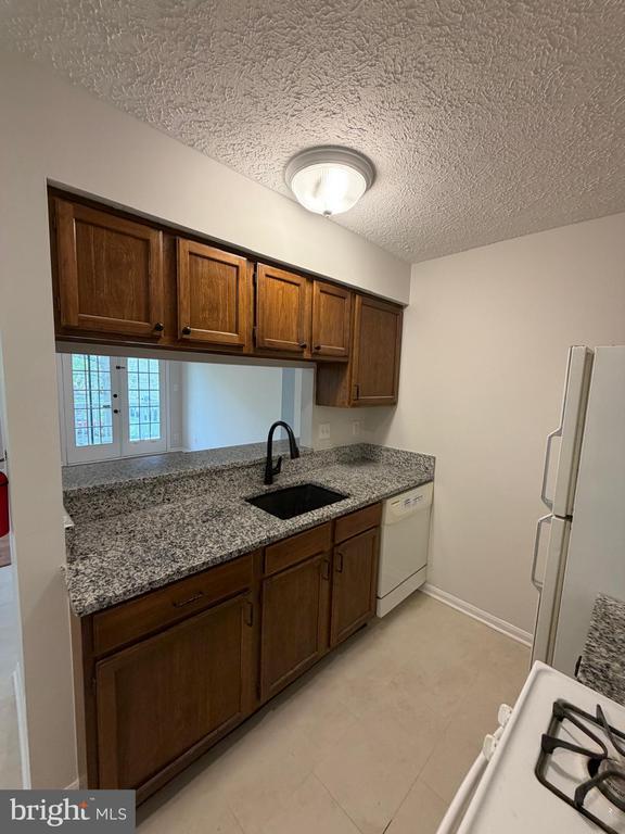 Building Photo - 133 Kenwood Dr