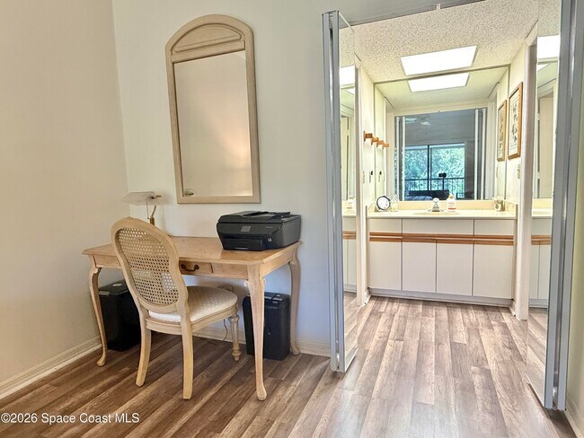Building Photo - 6175 S Mirror Lake Dr