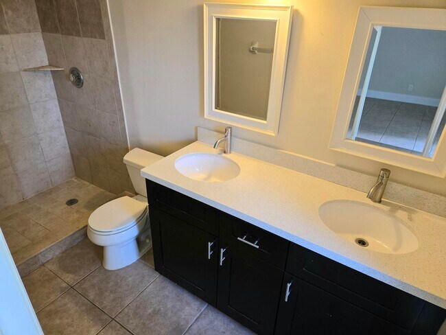 Building Photo - 3921 NW 114th Ave