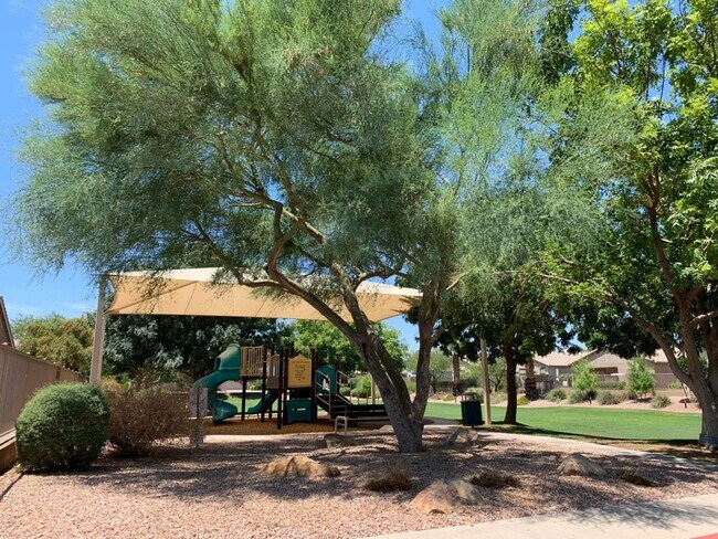 Building Photo - 3 Bedroom Home in the Crismon Crossing Com...