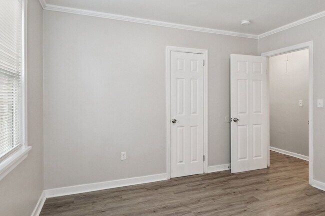 Building Photo - Large 3BR/2BA Near Downtown House For Rent
