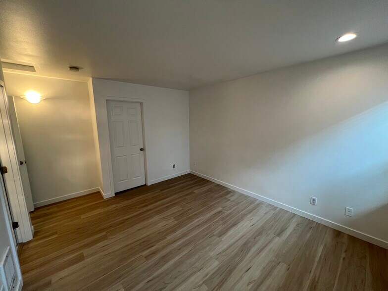 Building Photo - 5621 Fauntleroy Way SW
