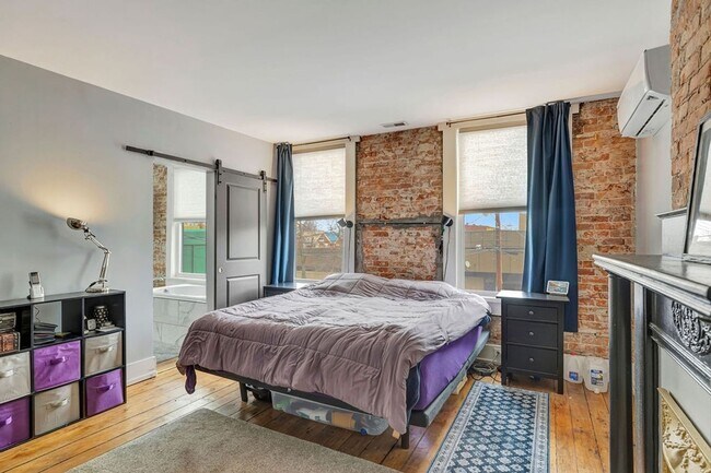 Building Photo - Charming 3BR Duplex in Covington