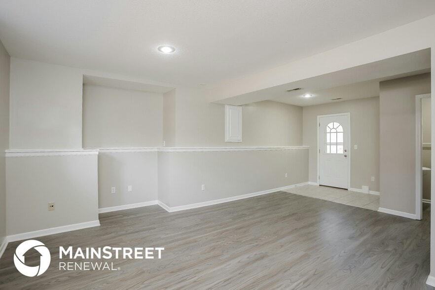 Building Photo - 817 SW Highland Ave