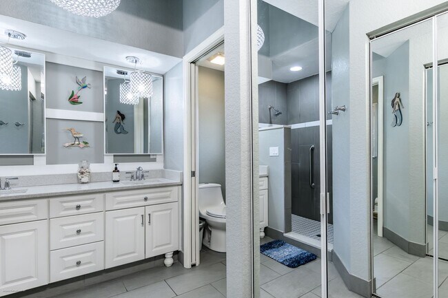 Building Photo - IMMACULATE TURNKEY FURNISHED- NEAR TWIN IS...