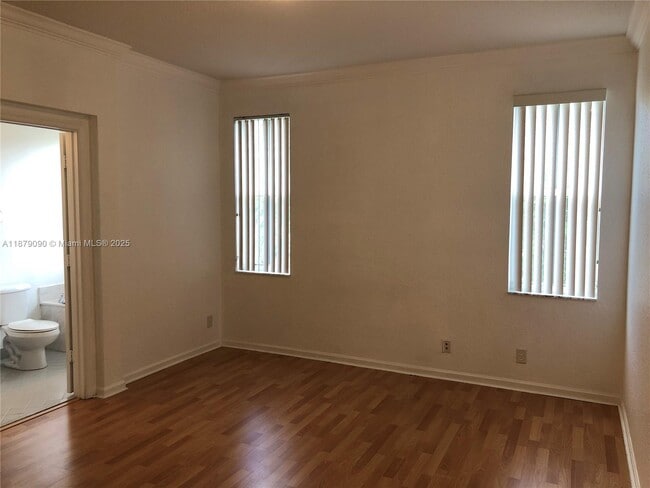Building Photo - 693 Live Oak Ln
