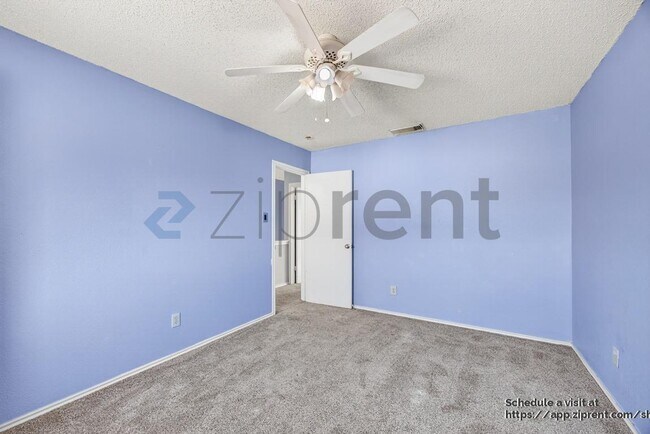 Building Photo - 5515 Champions Hill Dr