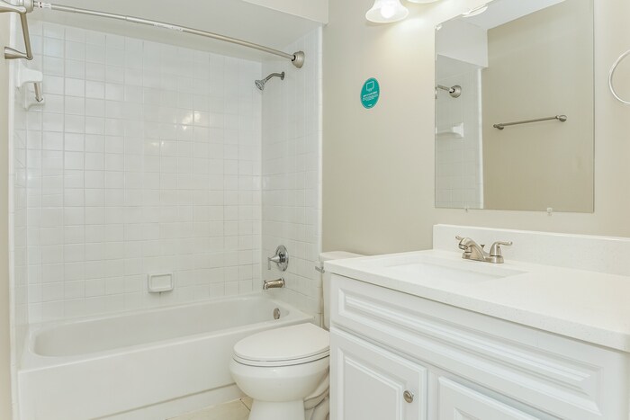 Building Photo - 2315 Bay Leaf Dr