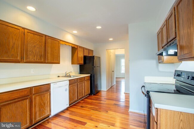 Building Photo - 751 Cherry Tree Ln