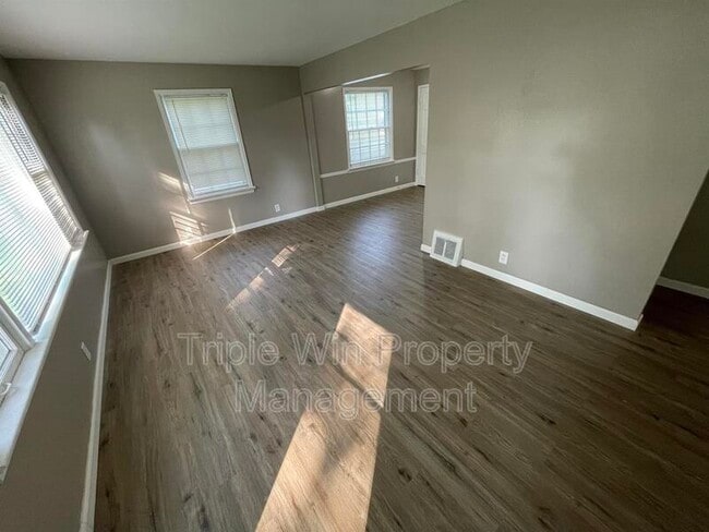 Building Photo - 1901 Eagle Dr