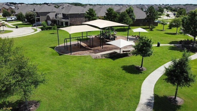 Building Photo - 25935 Foxrun Vista Dr
