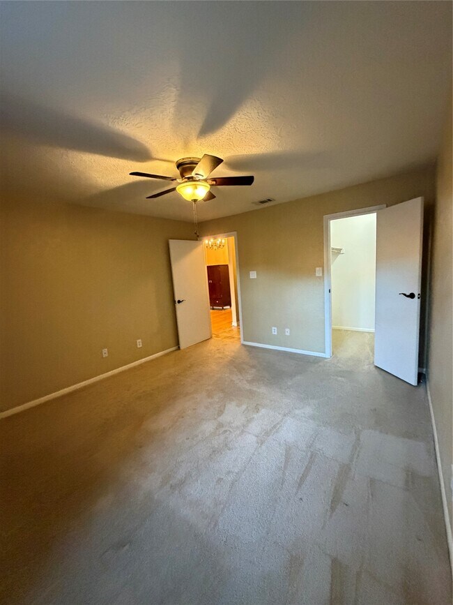 Building Photo - 12755 Mill Ridge Dr