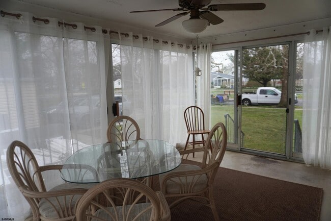 Building Photo - 101 W Meyran Ave