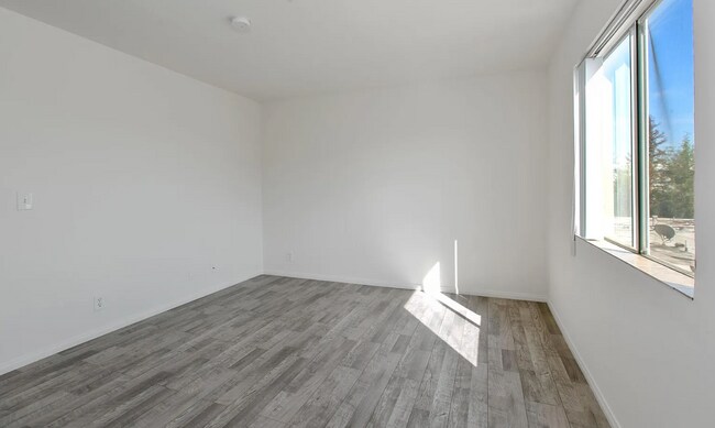 Building Photo - 5541 Fulcher Ave
