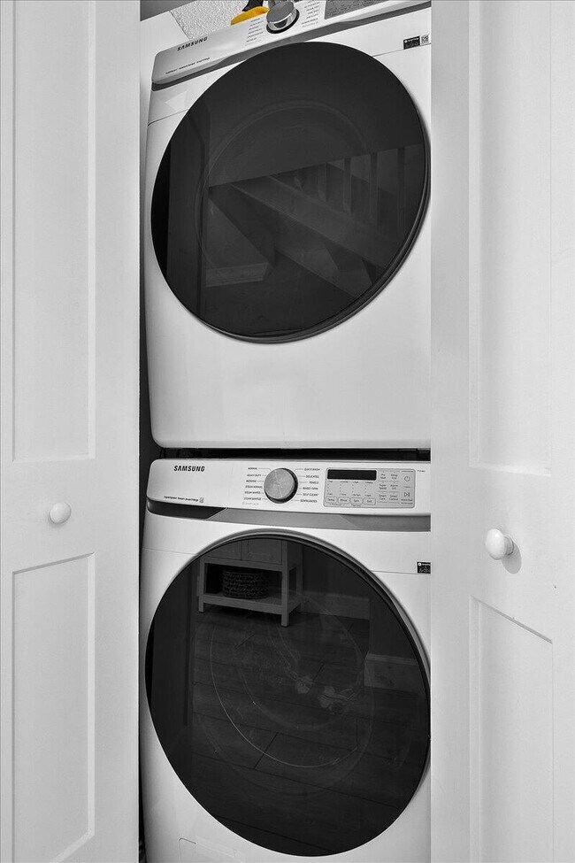 Building Photo - 2359 Treasure Isle Dr