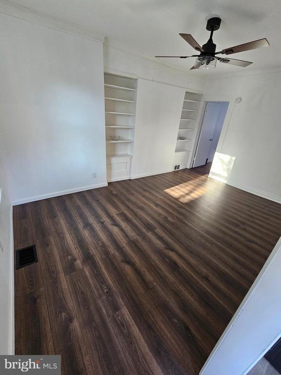 Building Photo - 959 S Main St