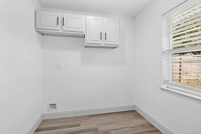Building Photo - 502 Melrose Dr