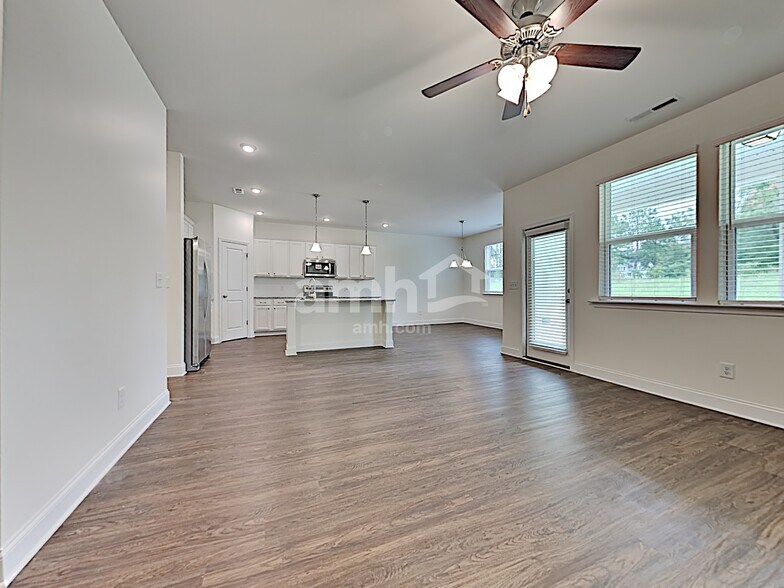 Building Photo - 147 Pullen Dr