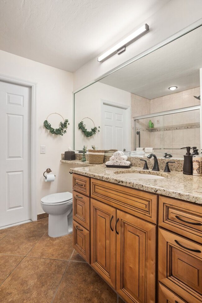 Building Photo - ** VICTORIA PARK ** 4 BED / 2 BATH - POOL ...