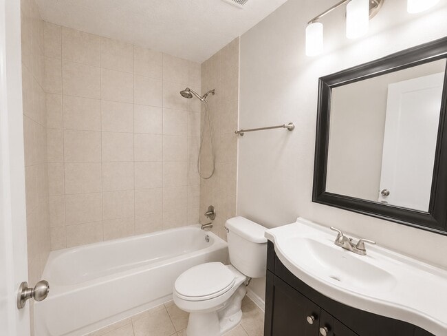 Building Photo - 14942 Sunset Creek Dr