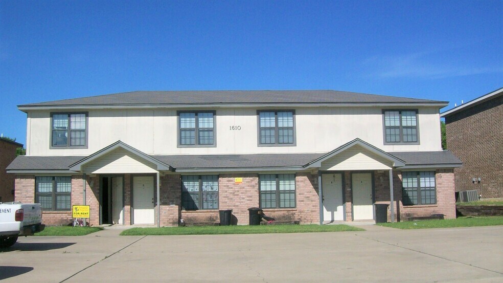 Building Photo - 1610 Aztec Trce