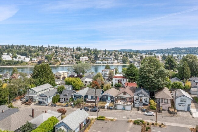 Building Photo - Updated Bremerton Home with Modern Touches