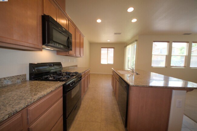 Building Photo - 549 Chaparral Loop