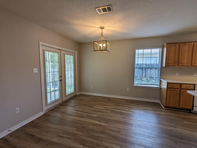 Building Photo - 1812 Brick Cir